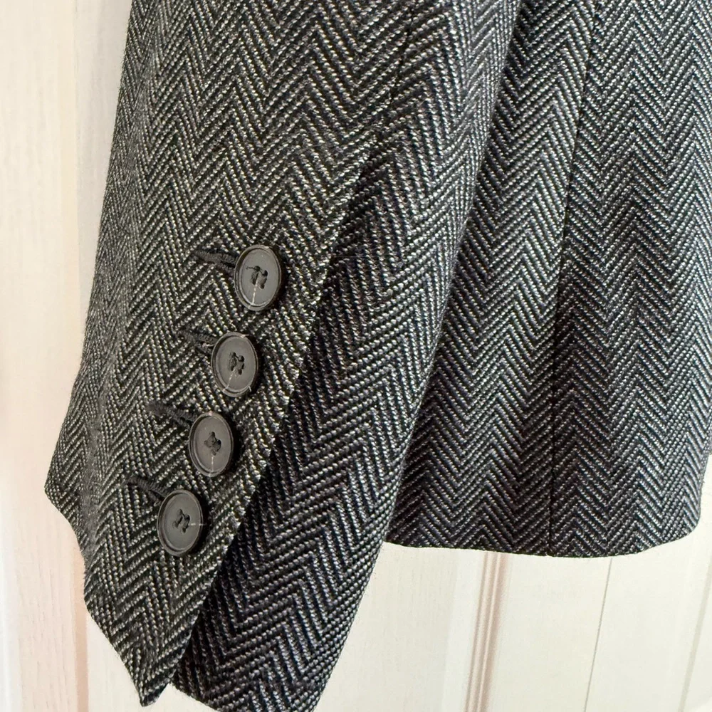TEENFLO | 100% Wool Chevron 3 Button Blazer - Picture 5 of 5